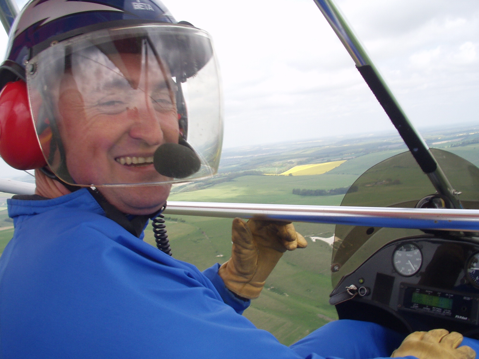 AN INTRODUCTION TO MICROLIGHT FLYING